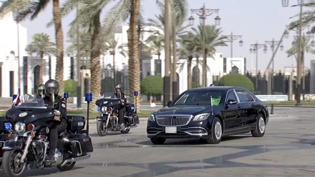 Jokowi pada China Naik Mobil Lokal, pada Arab Saudi Numpang Maybach