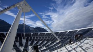 FOTO: Deret ‘UFO’ Penangkap Energi Matahari pada Pegunungan Swiss