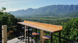 Kedai Bukit Rhema Punya Pemandangan yang Sulit Dilupakan